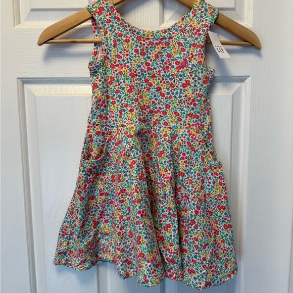 BNWT GAP kids twirl dress in floral print size 4T - Picture 1 of 4
